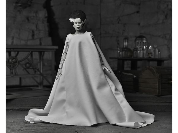 Universal Monsters/ Bride of Frankenstein: Bride Ultimate 7 inch Action Figure Black & White Ver.