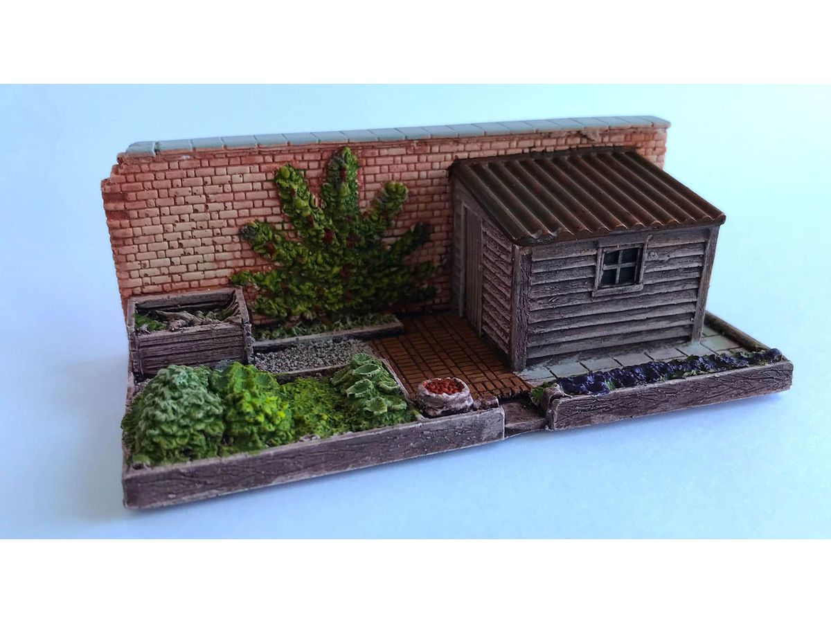 OO / HO Small Garden with Apple Tree (Completed Product)