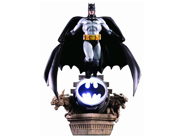 DC Comics/ Light-Up Batman Wall Diorama Statue