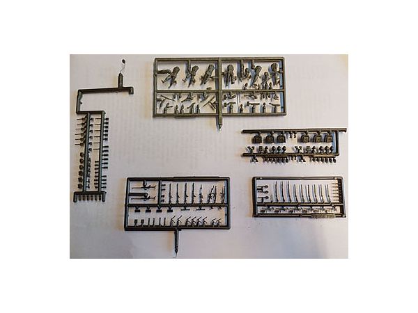 EDW Grenadiers advancing with MG 1939-45