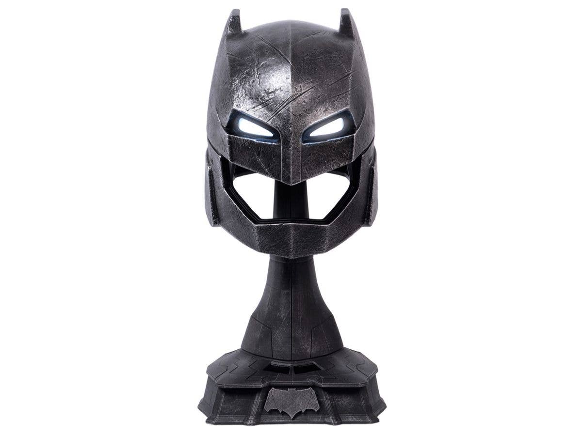 Batman v Superman: Dawn of Justice: Armored Batman Helmet Life-Size Replica