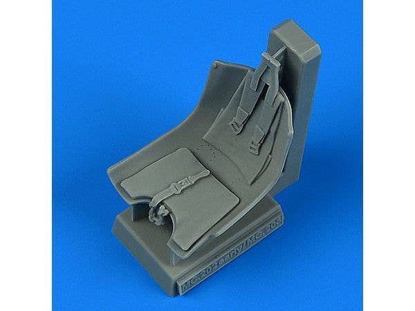 Macchi MC.202 seat with seatbelts - early