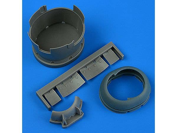 F6F-3 Hellcat early cowling and cooling flaps (closed)