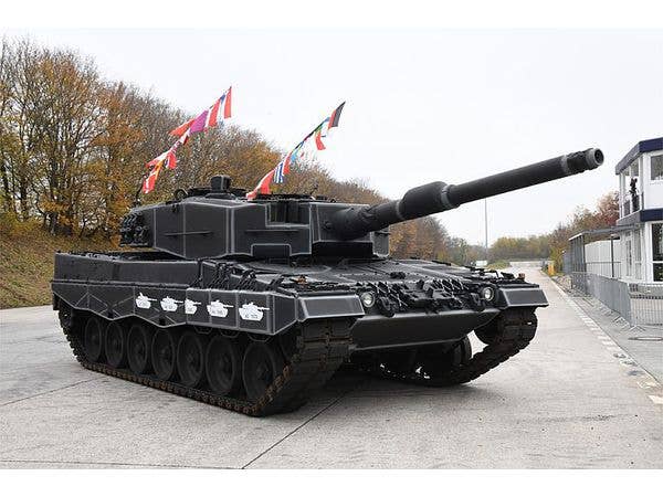 Leopard 2A4 40th Anniversary Special Decoration