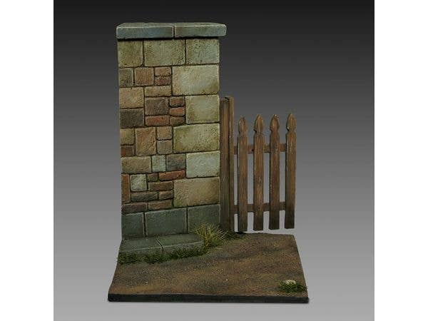Base with wall and gate (cm 5x5) (1/35-1/32 scale)