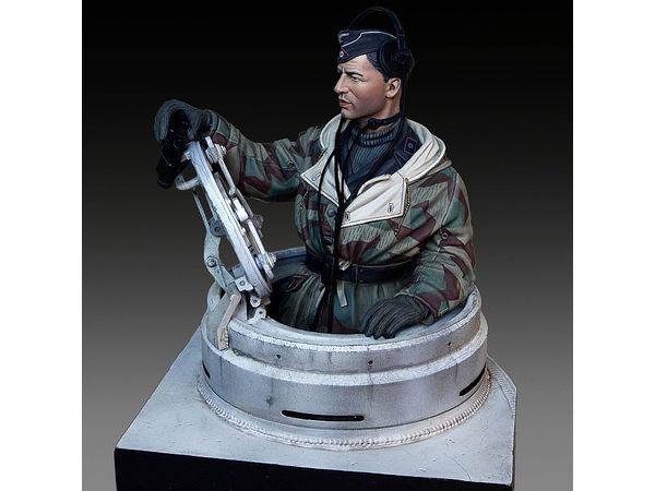 German tanker in winter dress with Tiger I Early cupola