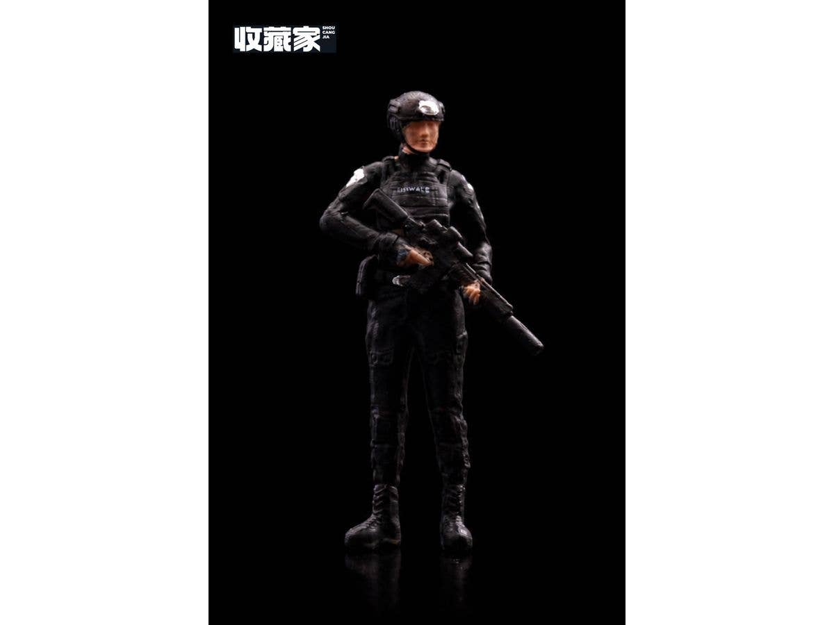 Figure: Special Forces - Female Police Officer with a Gun
