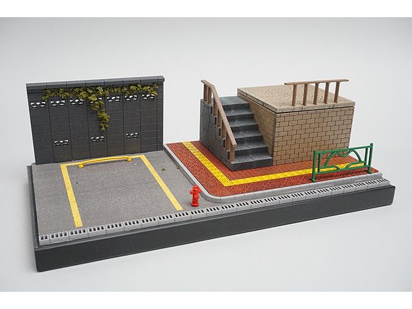 Urban Landscape Diorama Street Corner With Stairs And Parking Lot (19.5cm x 9.5cm x 10cm
