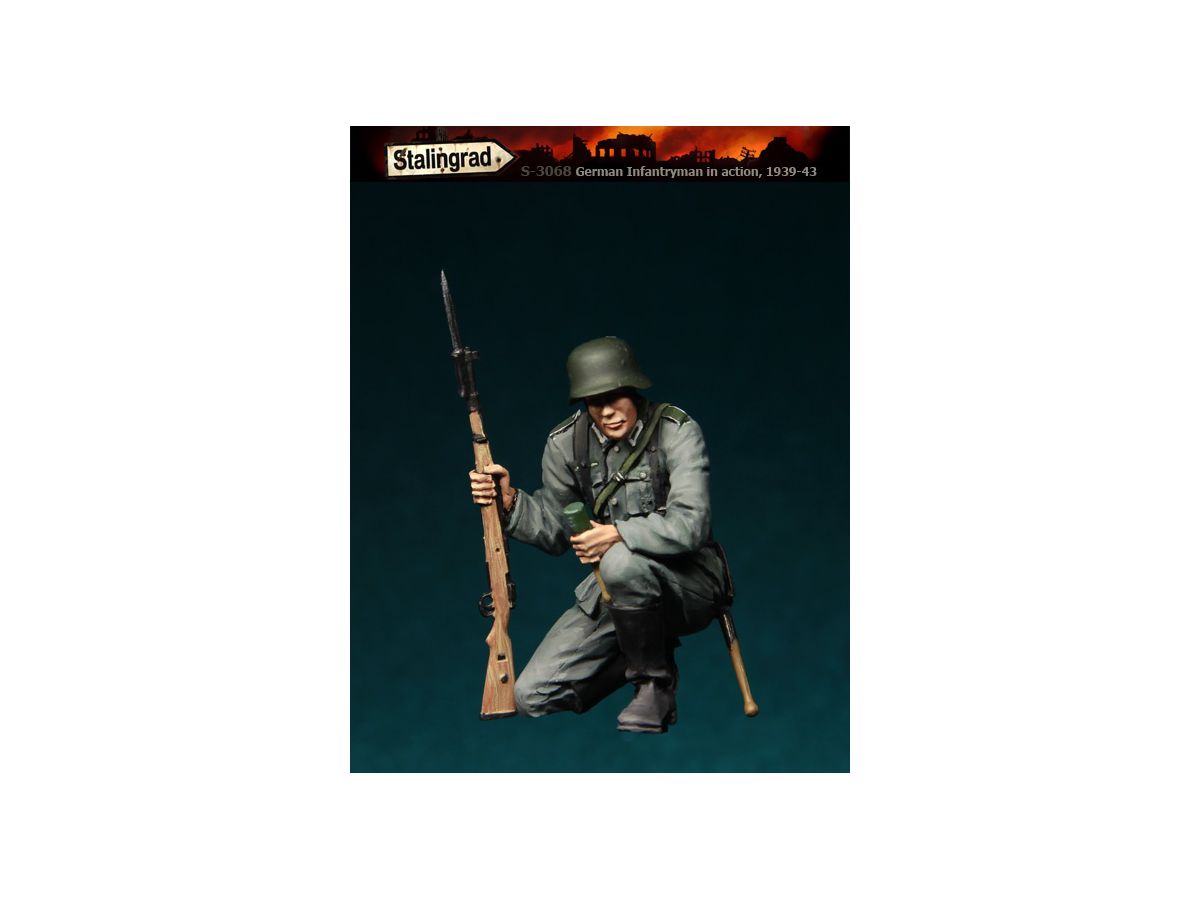 German Infantry 1939 - 43 (8) Soldier Holding a Grenade