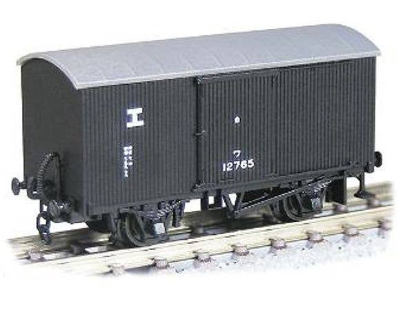 Wooden Freight Car Boxcar Wa 12746 (Vertical Siding / Vacuum Brakes Spec)