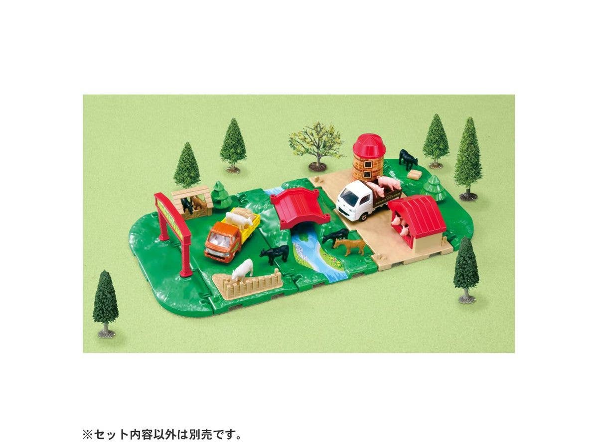 Tomica & Town Lively Ranch Set