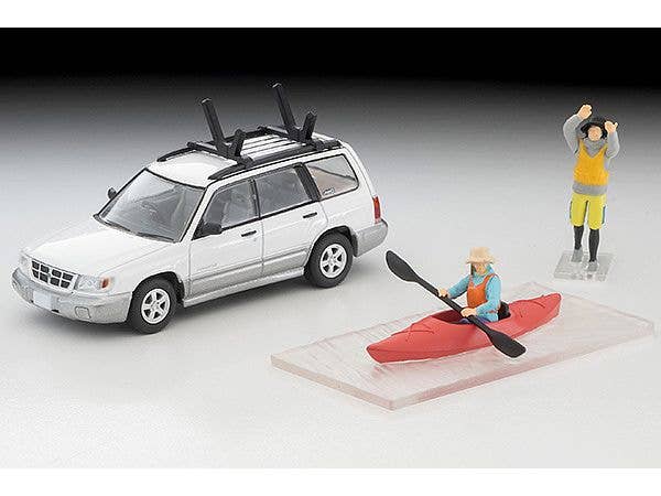 LV-N328b Subaru Forester Custom (White/Silver) with Kayak And Figure