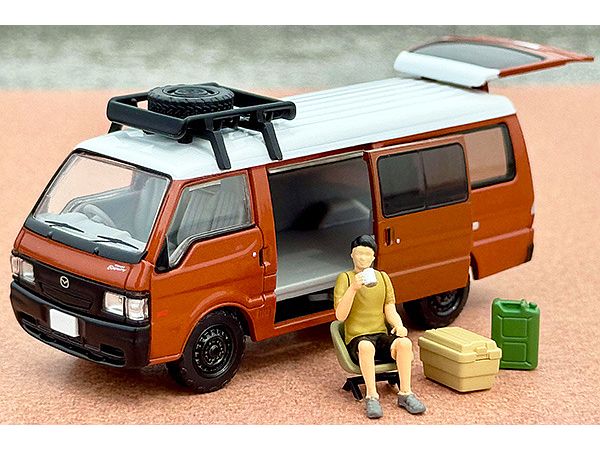 LV-N310d Mazda Bongo Brawny Van Custom Specification (Brown) With Roof Carrier And Figure