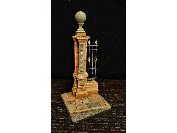 (54mm) Universal Figure Base with Gatepost & Iron Fence