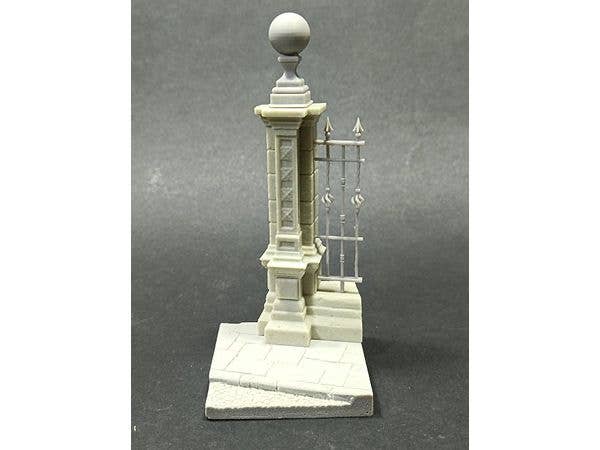 (54mm) Universal Figure Base with Gatepost & Iron Fence