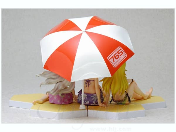 Beach Queens Miki & Azusa & Takane with Beach Umbrella DX Set